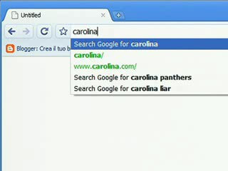 Chrome 首发宣传素材中的 Omnibox 特写:carolina 对应的搜索、网址和搜索补全同时出现在一个列表里